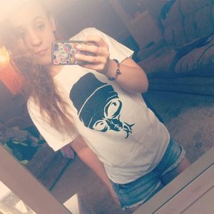 Meet your Posher, Ella